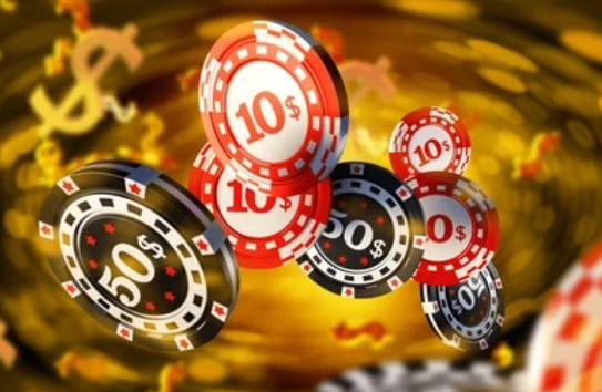 ss99 မြန်မာ ကစားသမားများ APP ဖြင့် Live Casino နှင့် Slots ကစားနေသောမြင်ကွင်း